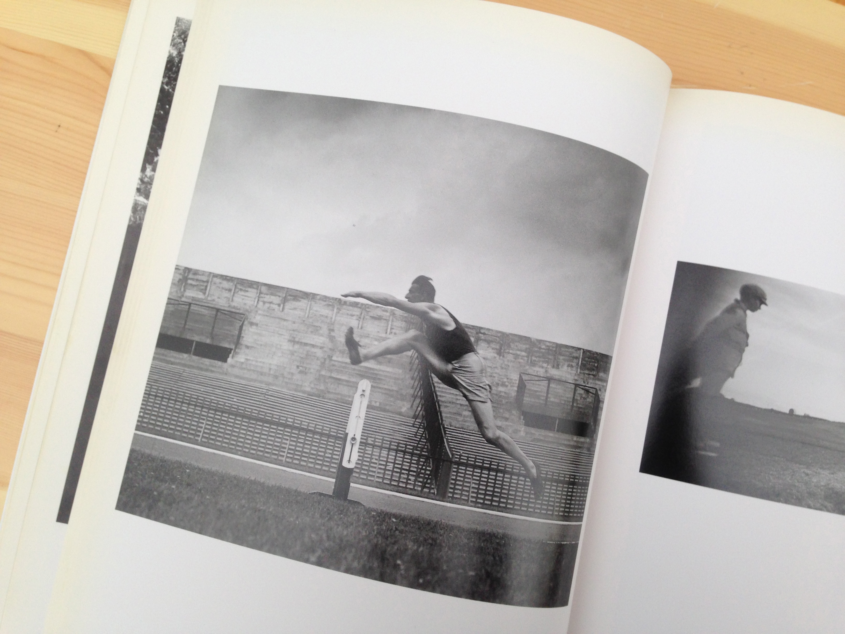 本屋「SUNNY BOY BOOKS」の今月の古書 – 写真と戯れた人、ラルティーグ