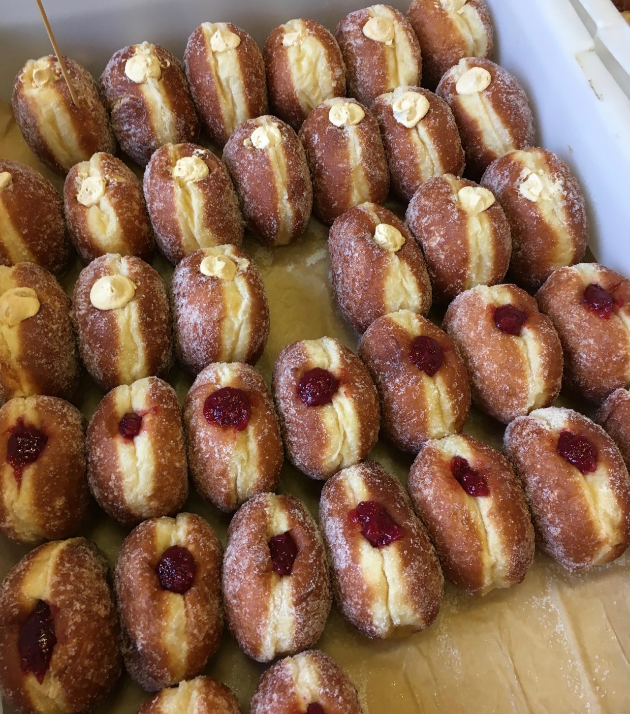 セント・ジョンのカスタードドーナツとジャムドーナツ