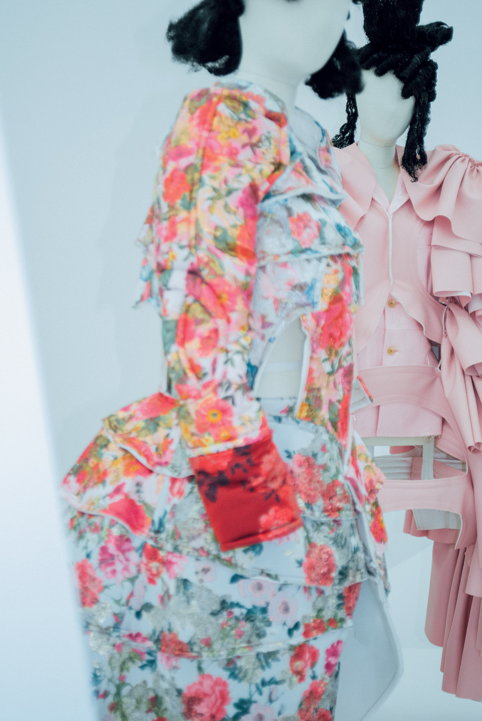 ファッション好きの間で話題独占！川久保玲氏の世界を堪能できる〈コム