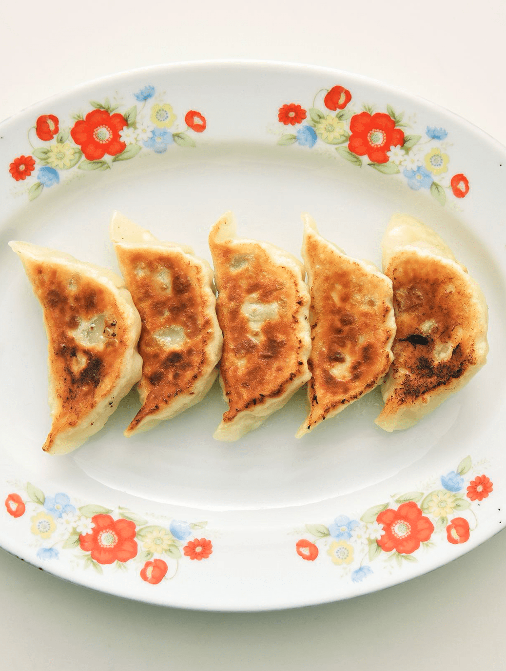 秘伝のねぎ汁を加えればどんな餃子も必ずおいしくなる！ 声優の橘田