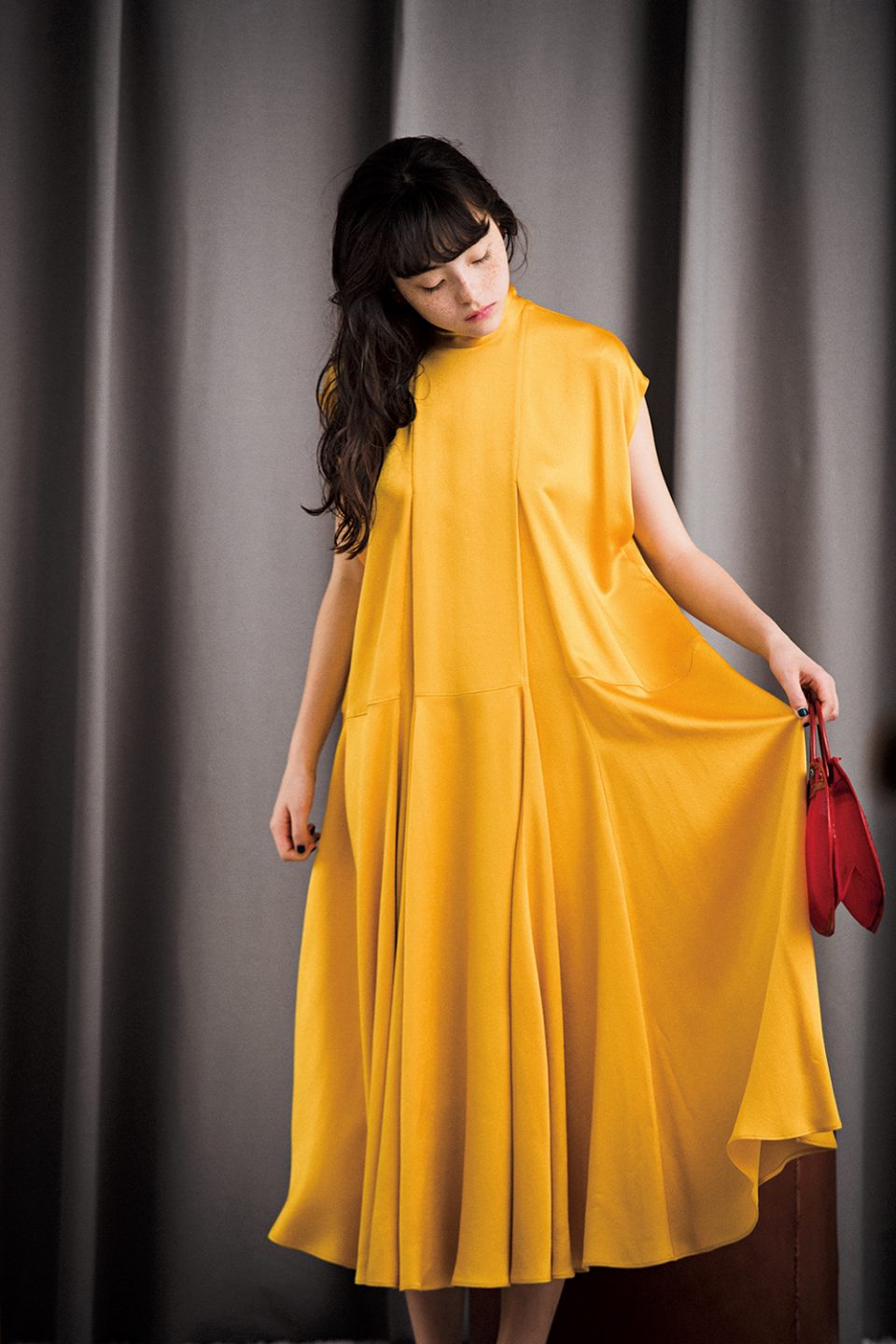 【VALENTINO】 トワル イコノグラフ シルク ミディドレス 心ときめく憧れブランド！モトーラ世理奈が夢見るのは