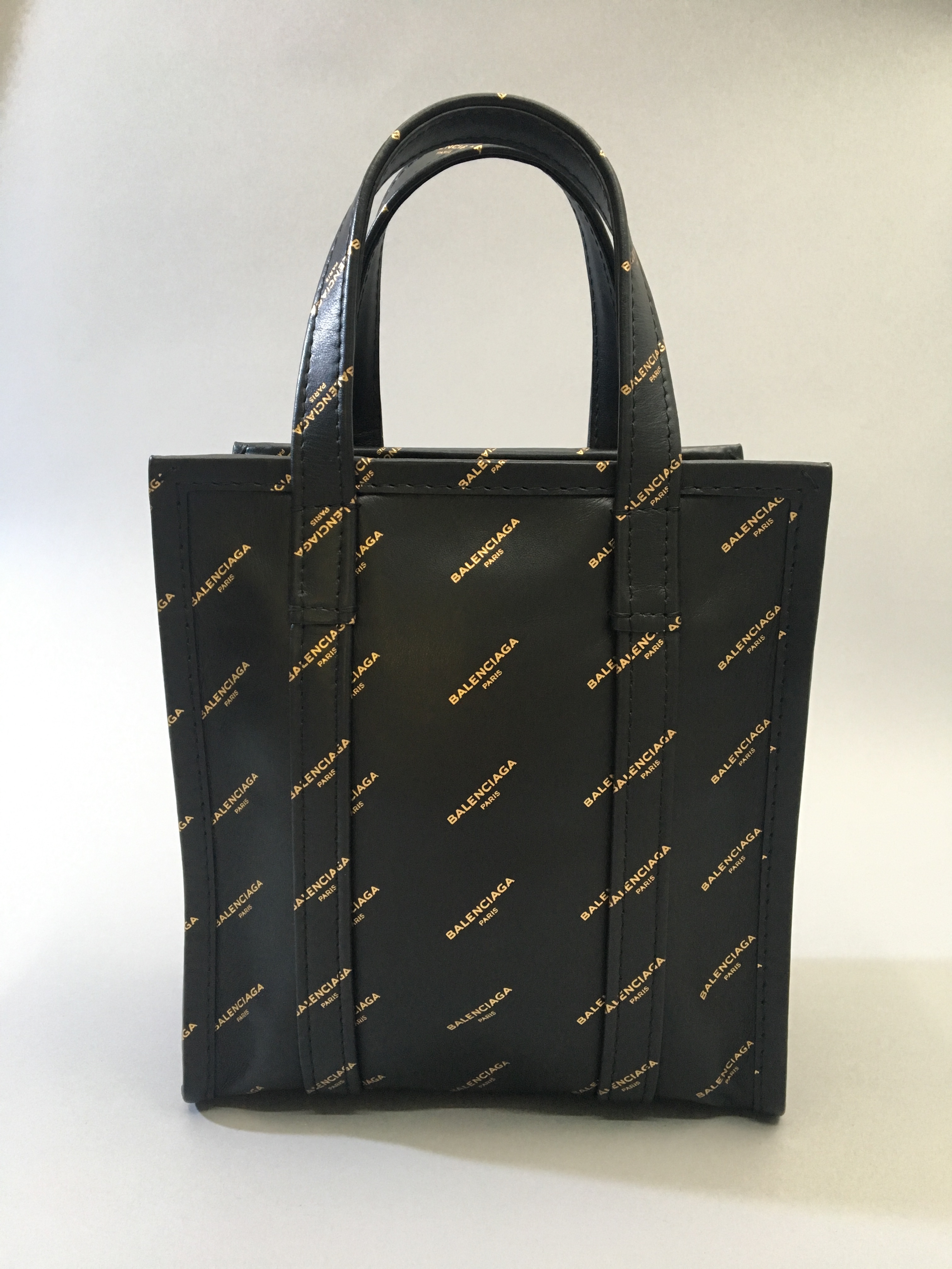 今月のWANT!〈バレンシアガ〉のレザートートバッグ Selected by