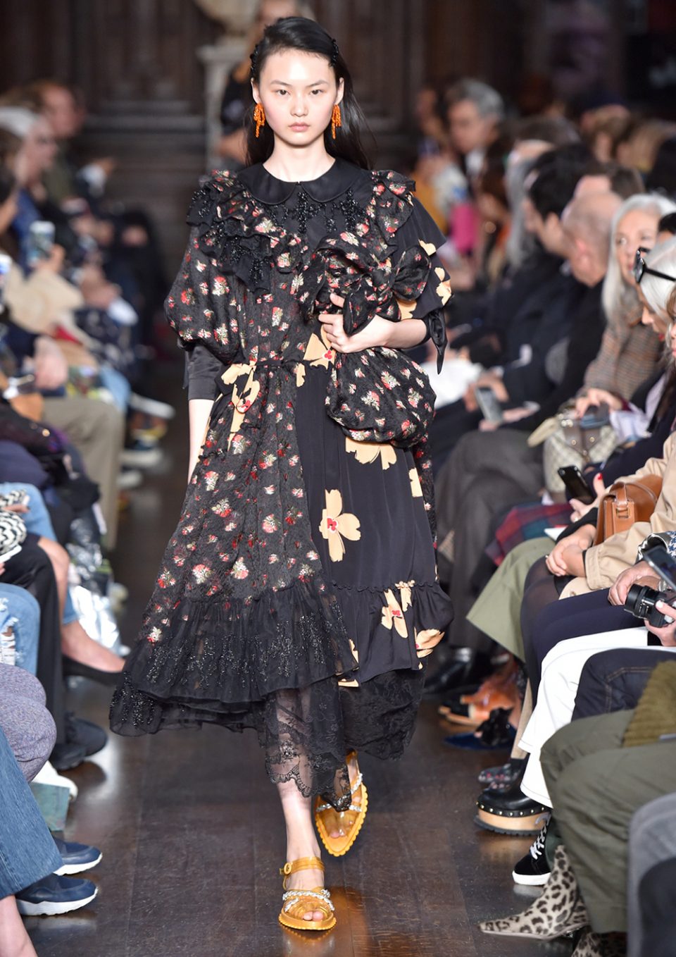 LONDON FASHION CLUB VOL.1 ロンドンファッションクラブ モードの風向きを変える「ラフ・シモンズ」のロンドン・ショー