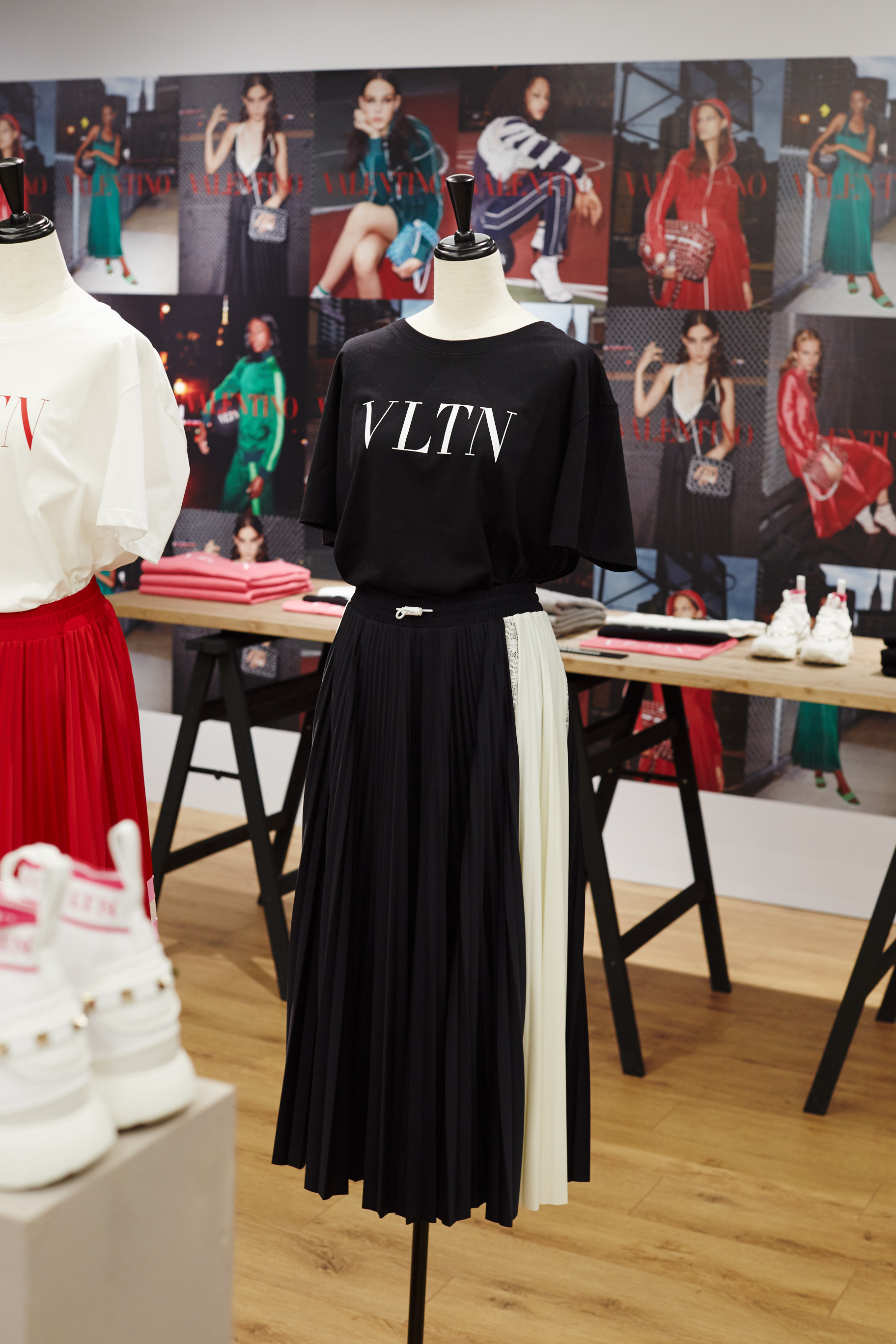 未開封未使用品】Valentino東京コレクション VLTNロゴ ヨガマット② 未