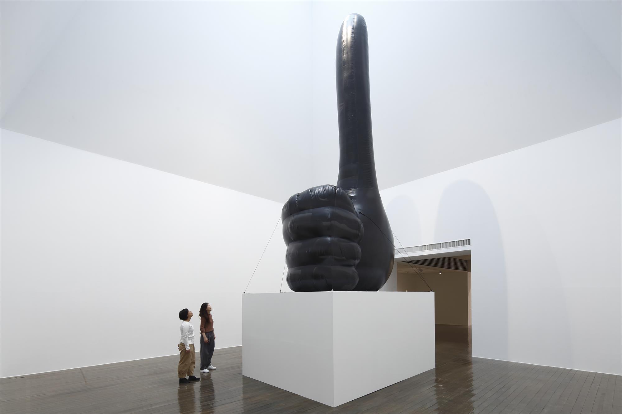 ようこそダークなせかいへ。デイヴィッド・シュリグリーの展覧会が水戸