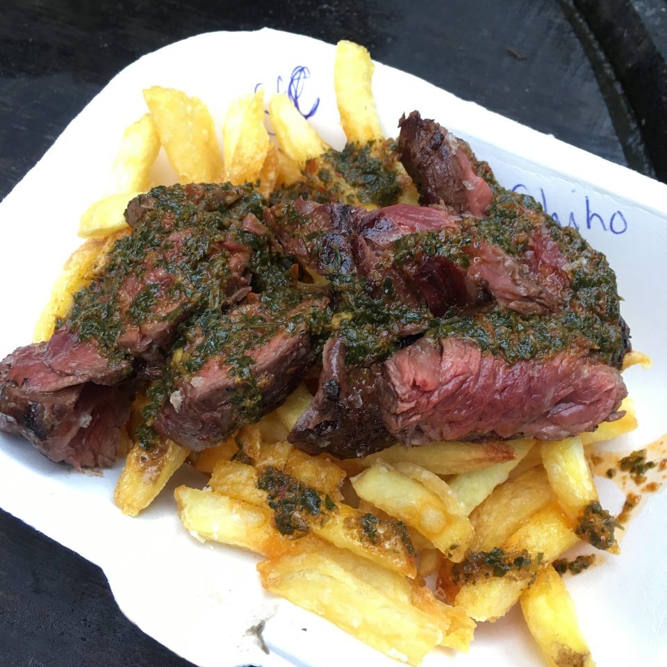 ステーキとチップス