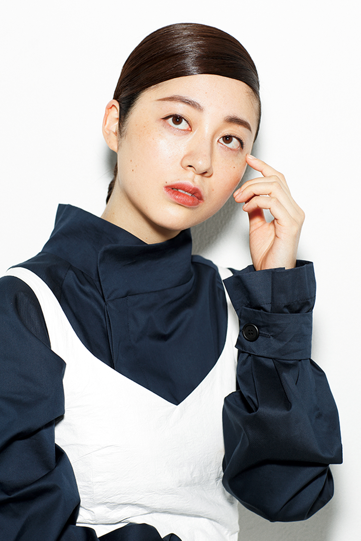 知的で聡明な人顔立ち