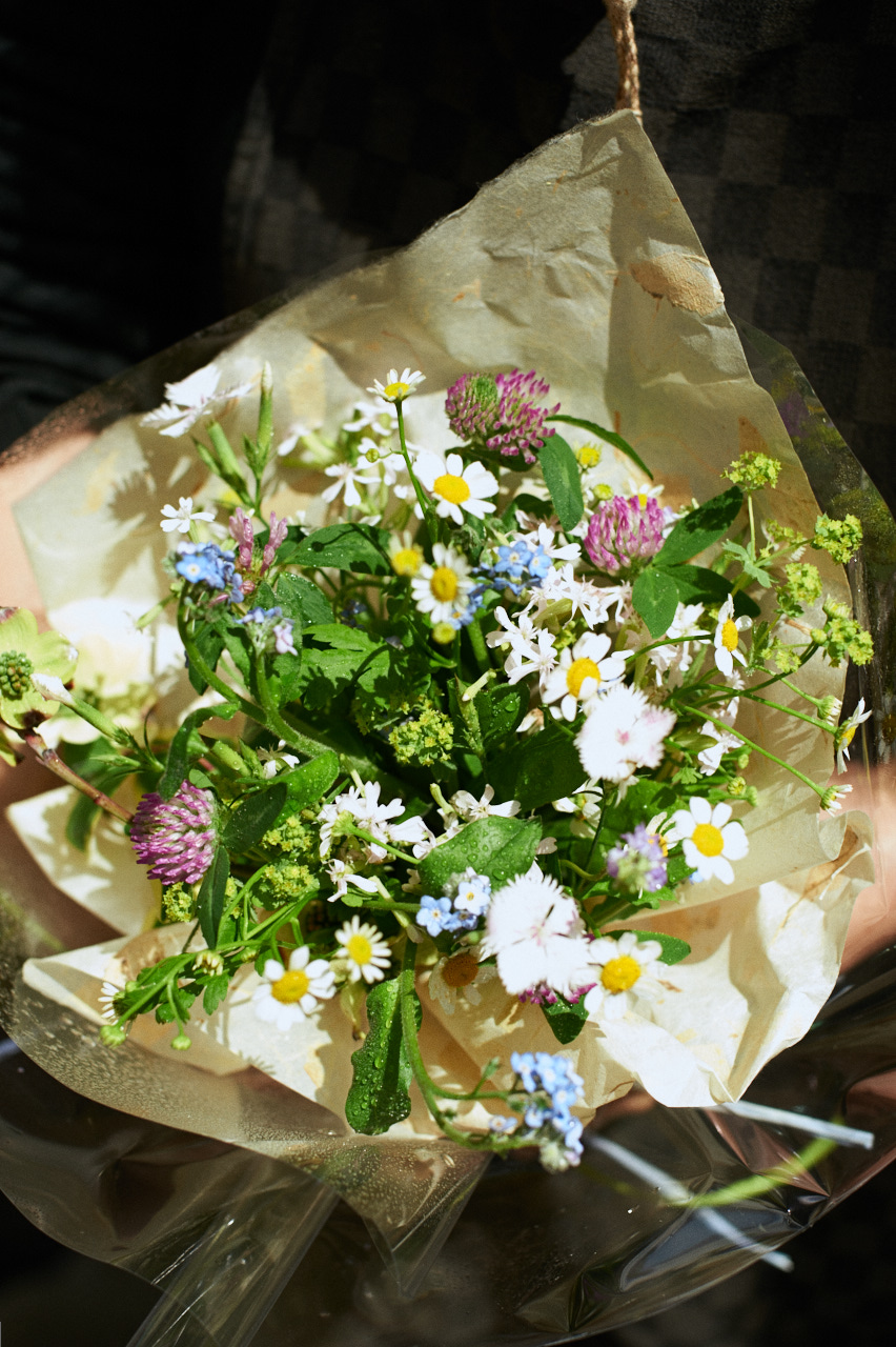 レトロかわいい♡「野の花」司の花束 | 【GINZA】東京発信の最新