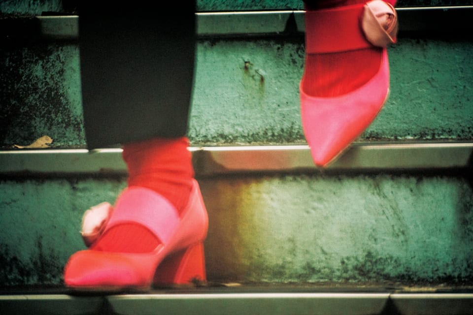 ロジェヴィヴィエのサテンのパンプス