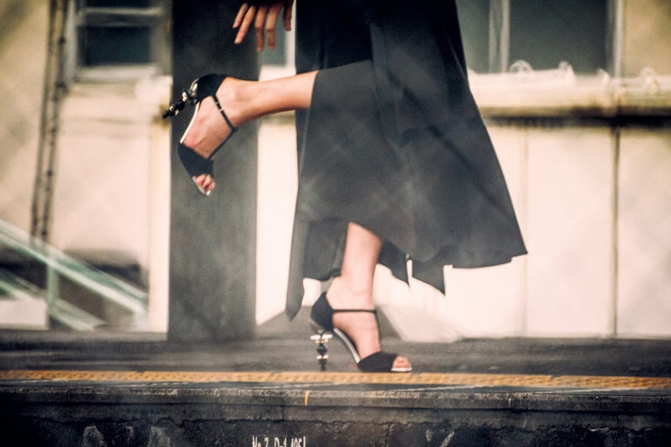 エルメスのサテンのサンダル