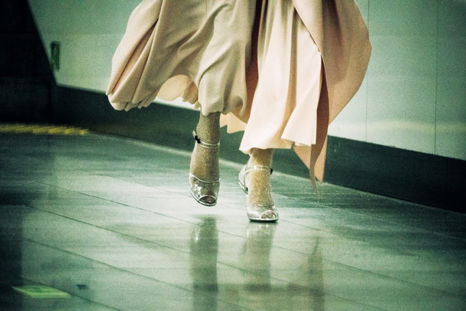 マークジェイクブスのPVCのウェッジサンダル