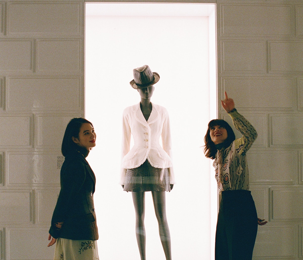 ジョン・ガリアーノが手がけた「バー」スーツ。