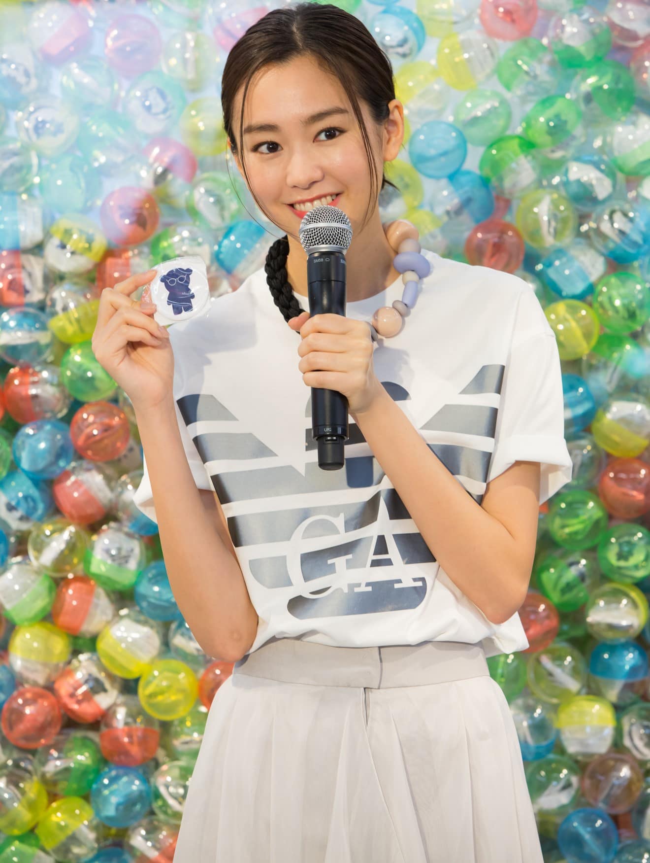 世界に先駆けてエンポリオ アルマーニのロゴアイテムを集めた