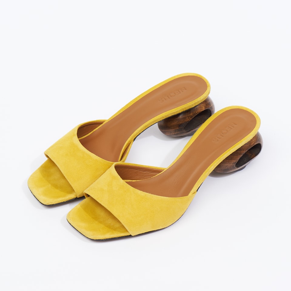 ネウス|エストネーションのサンダル