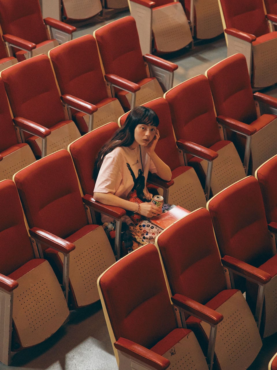 映画館　椅子 昭和・レトロ】映画館の椅子