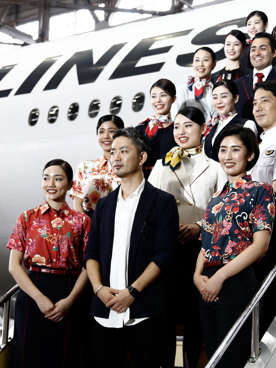 東京オリンピックを目の前にJALが新制服をお披露目。初となる