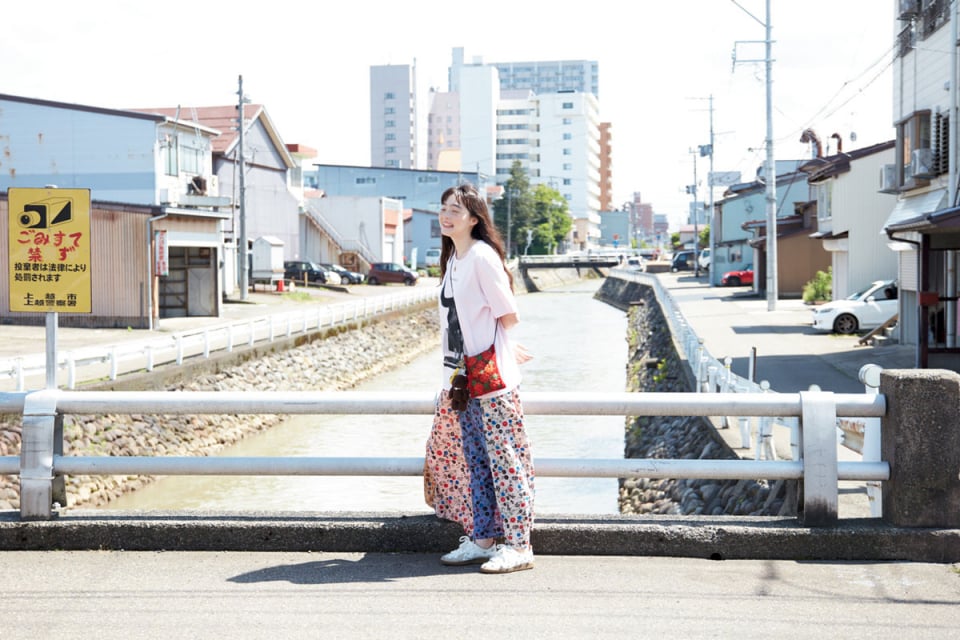 モトーラ世理奈 川