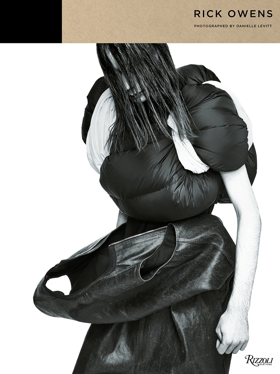 リッツォーリ社から同時発売！リック・オウエンスの世界観が詰まった2