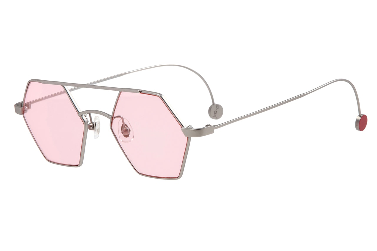 Zoffがデザイナー大谷有紀とコラボ。大人かわいいピンクトーンのアイ