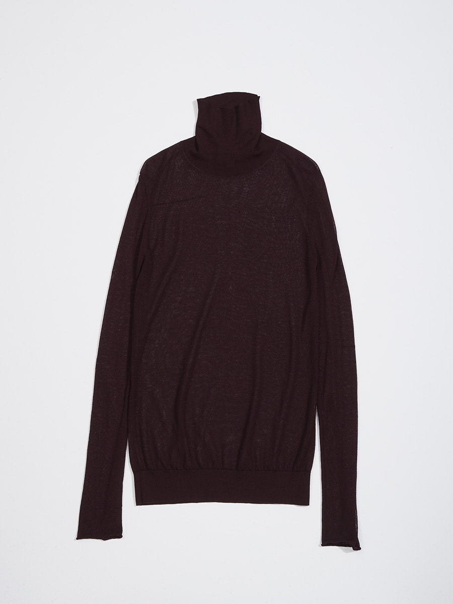 ブラウンタートルネックセーター