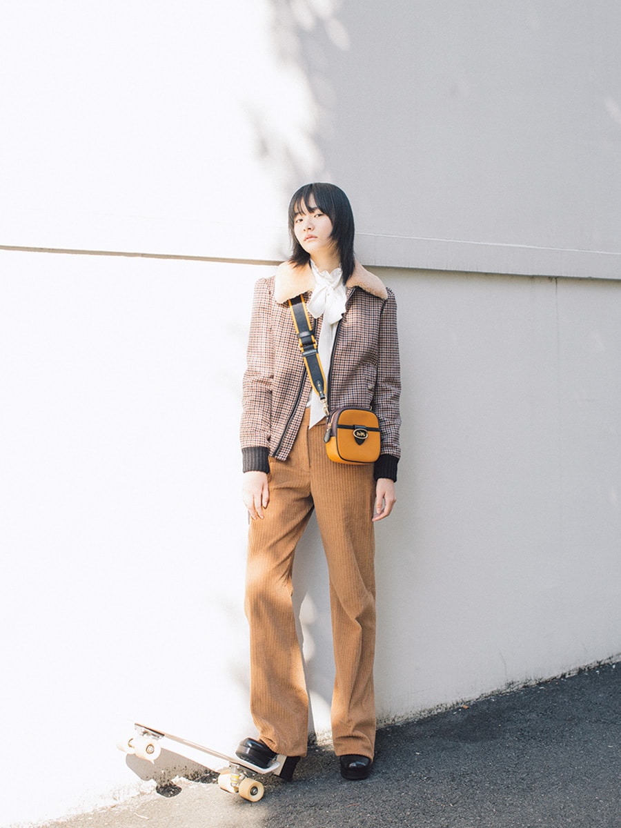 COACH〉が魅せるクラシック&ニュー! バックで遊ぶ等身大の COACH〉が魅せるクラシック&ニュー! バックで遊ぶ等身大の