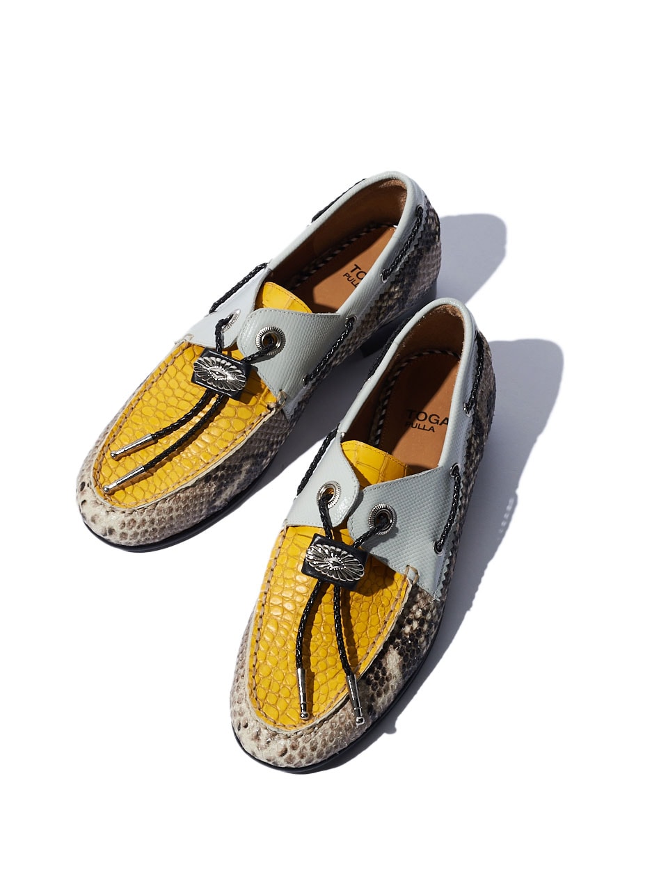 トーガ プルラのデニムリボンタイ | 【GINZA】東京発信の最新