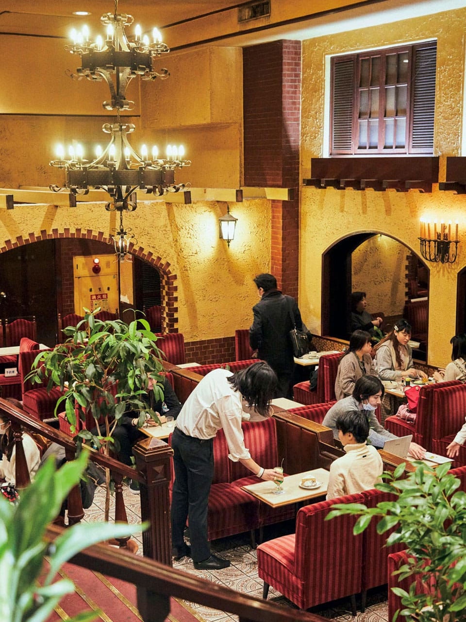 新宿「名曲・珈琲 新宿らんぶる」：喧騒を忘れる新宿の老舗【あの人の