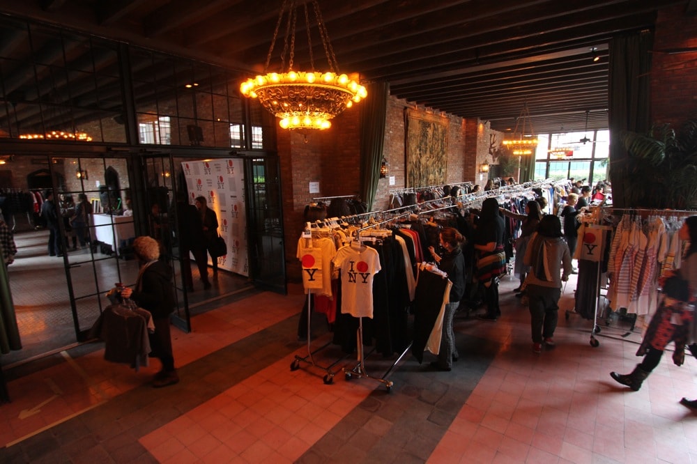 FGFHがニューヨークで開催したチャリティサンプルセール