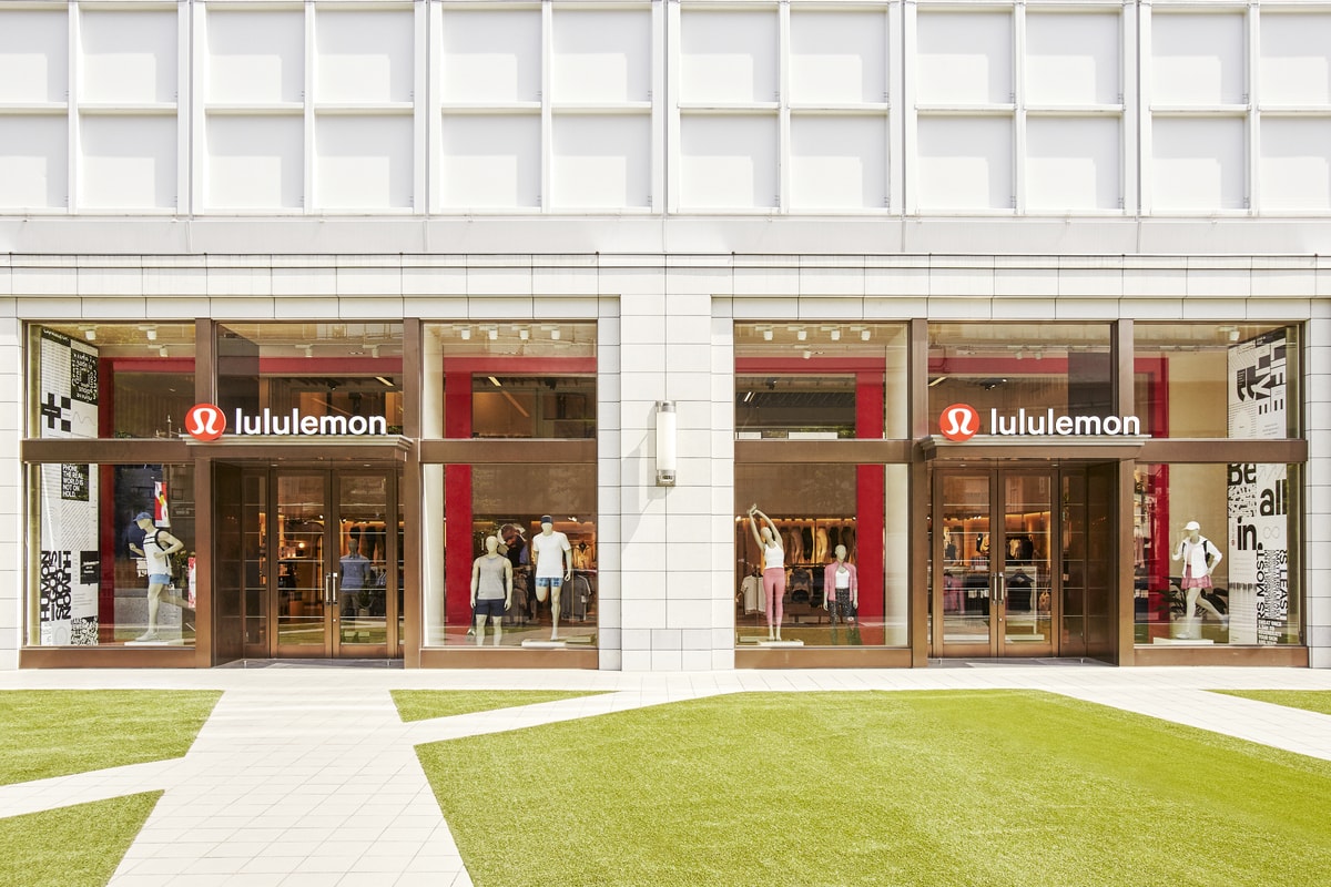 ルルレモンによるアジア最大の旗艦店が六本木ヒルズにオープン。限定T