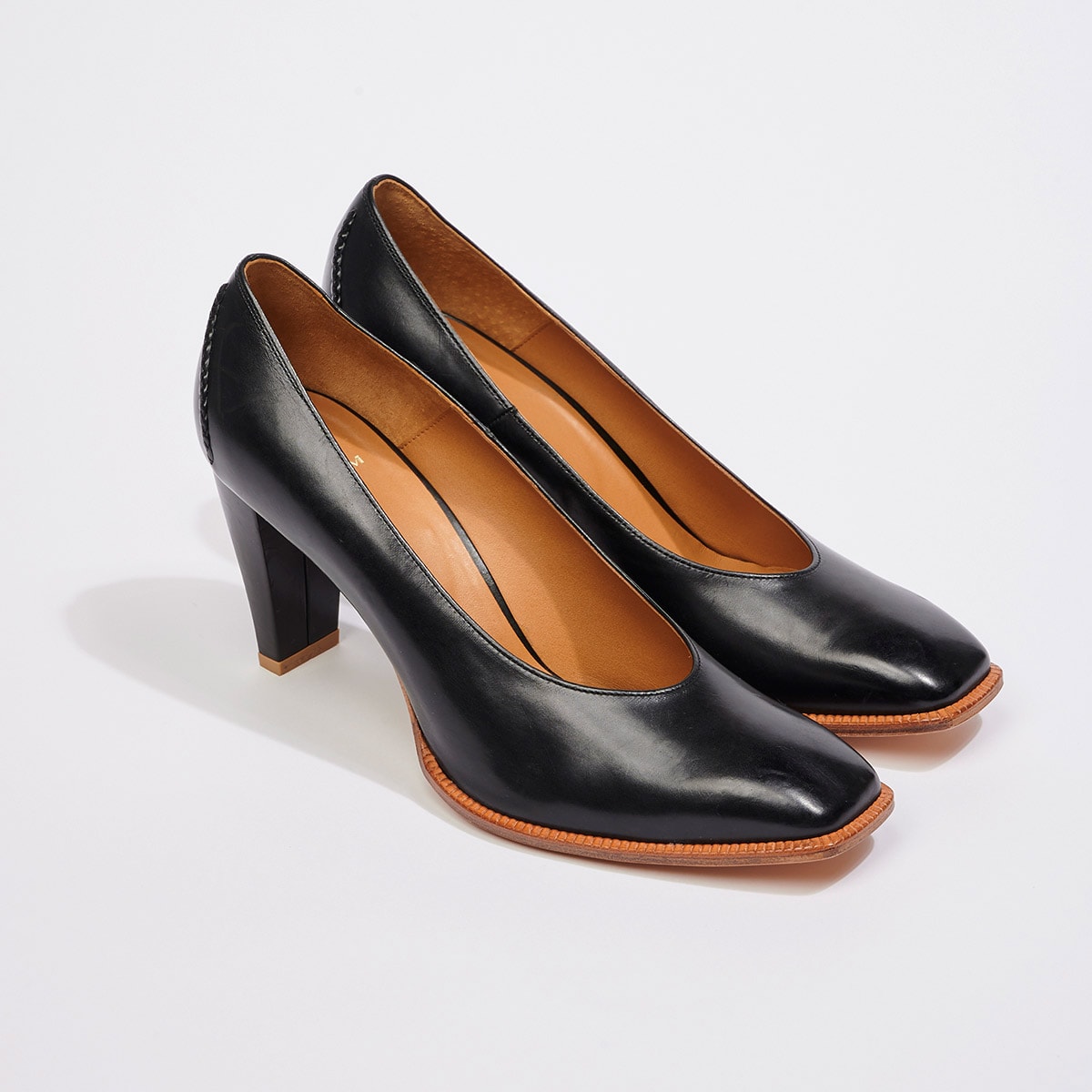 カチムのパンプス