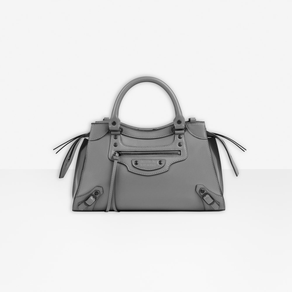 デムナ・ヴァザリアが手がける“ネオ クラシック”。バレンシアガが定番