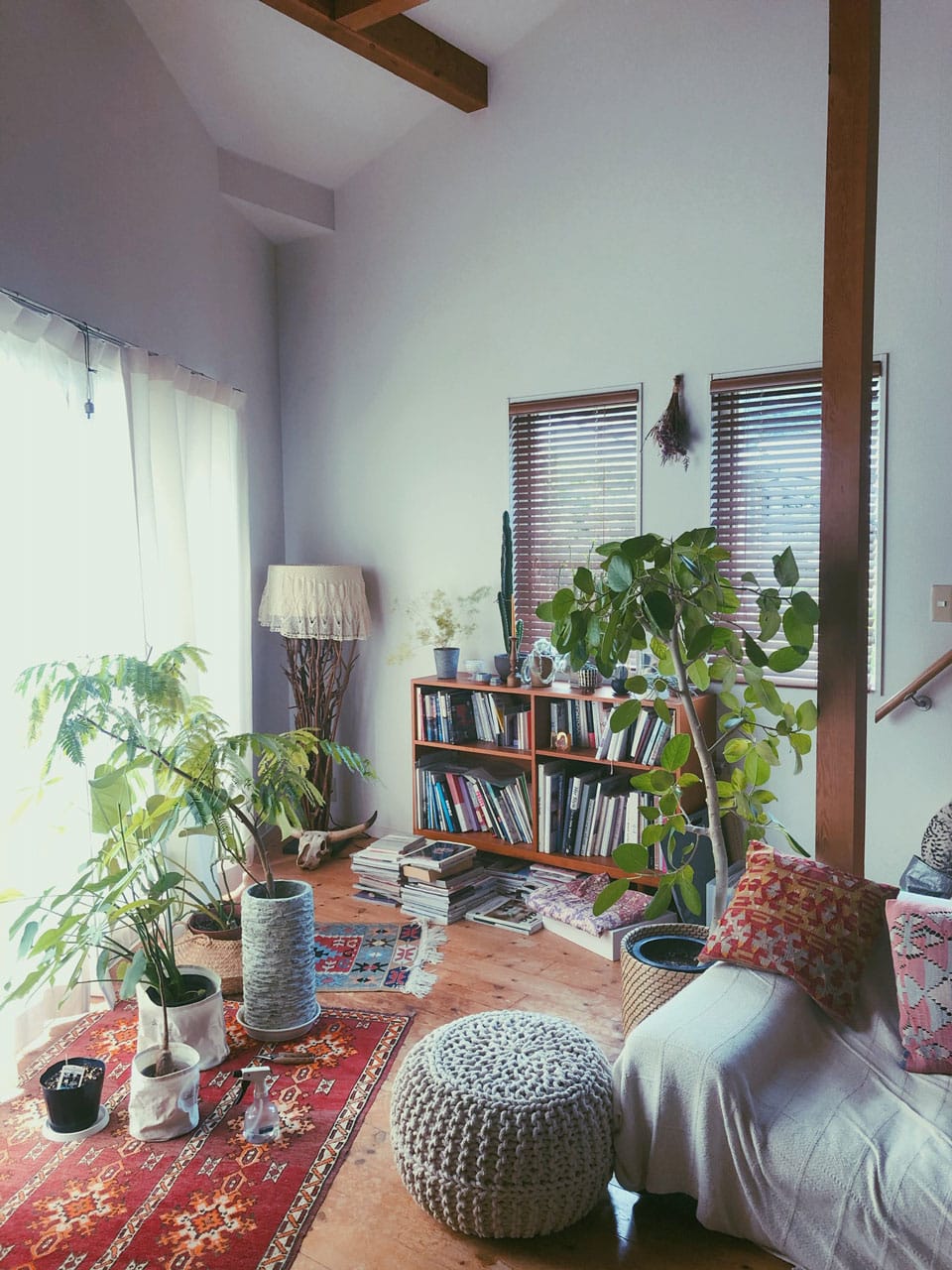 私と部屋 vol.58 ひとつずつ丁寧に選んだ家具や植物。時の流れと