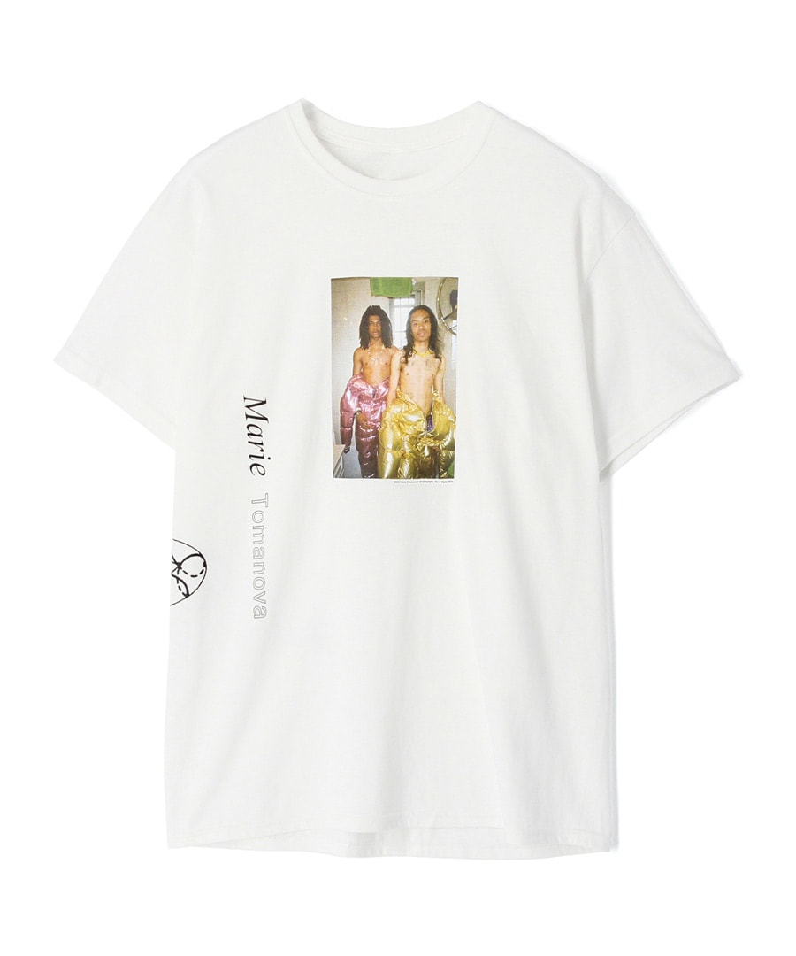 エストネーションが女性写真家・マリー・トマノヴァとコラボレーション。限定Tシャツやフーディが発売 |  【GINZA】東京発信の最新ファッション＆カルチャー情報