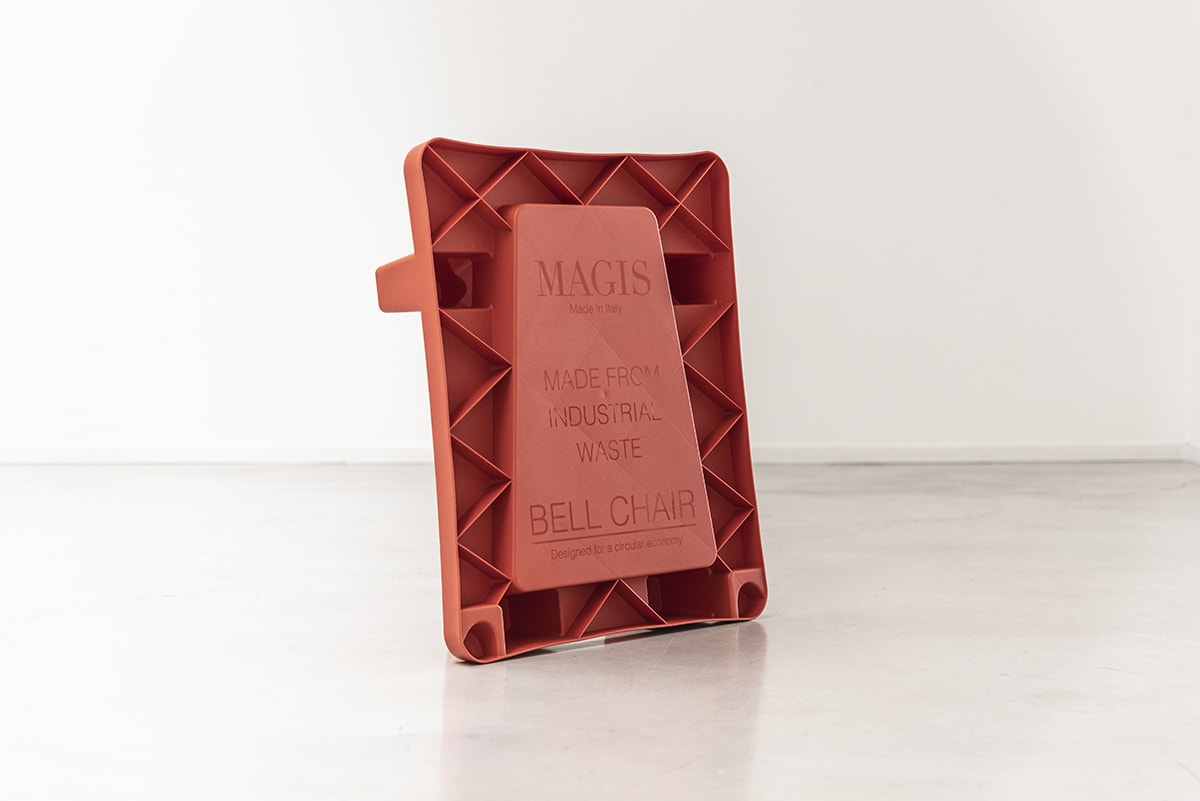 専用配送パレット|マジスの新作チェア「ベル」