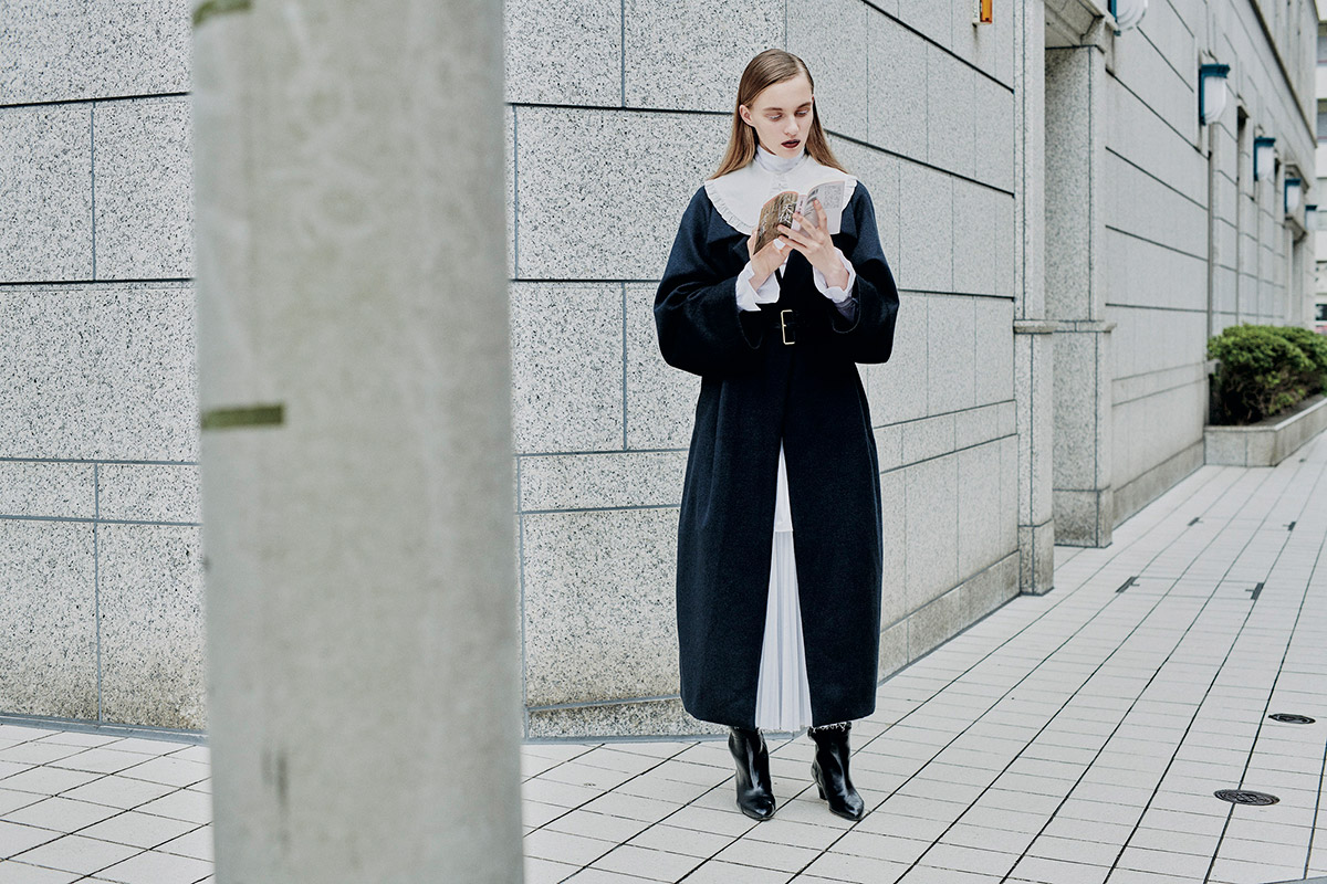 本とコート、未来のカノン