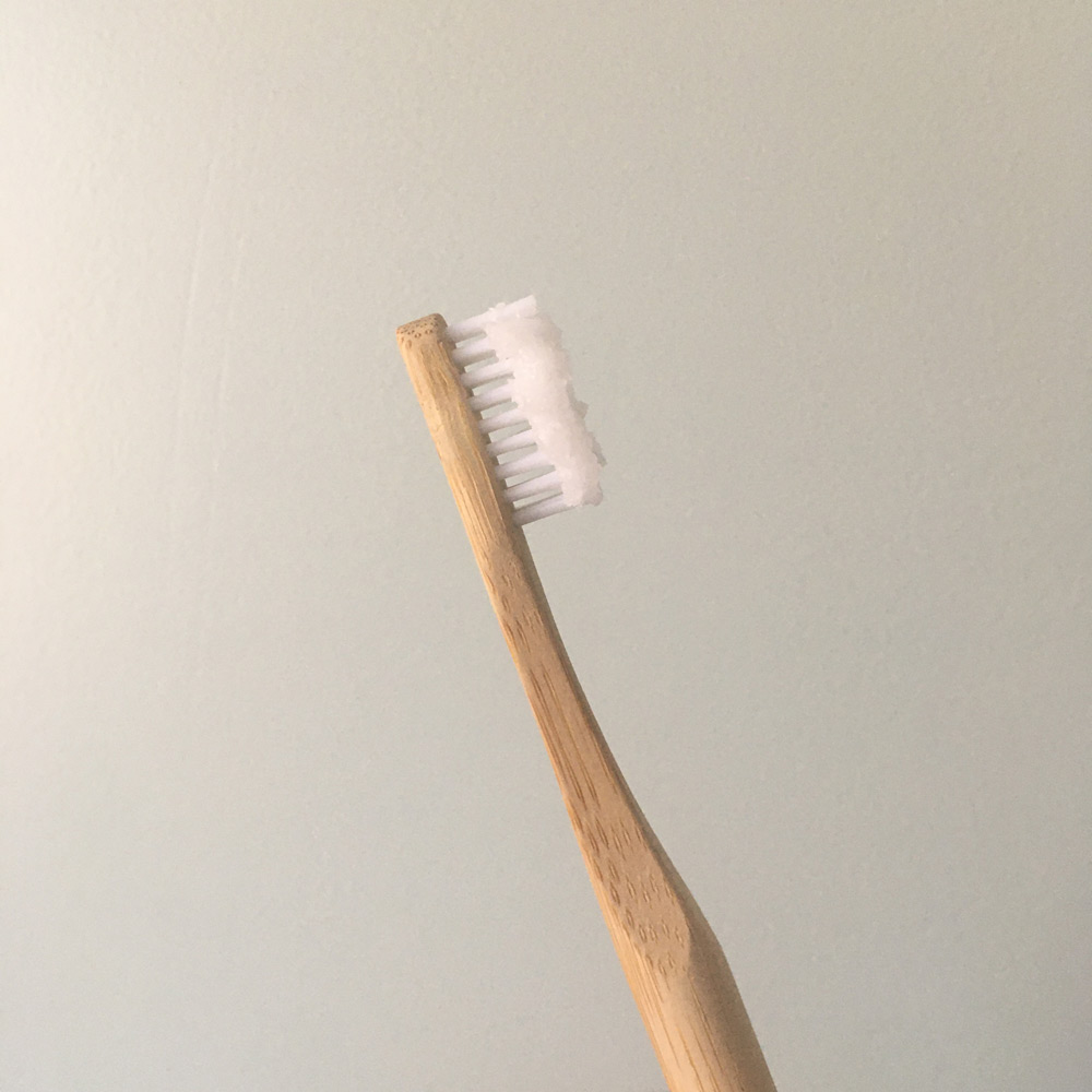竹製の歯ブラシ