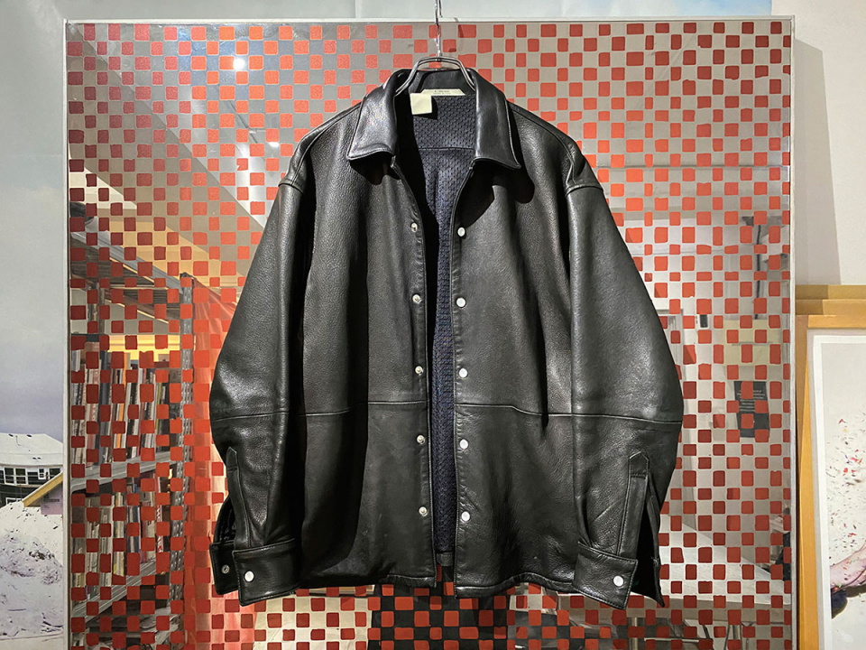スタイリスト／髙田勇人は〈N.ハリウッド〉のレザーシャツ  