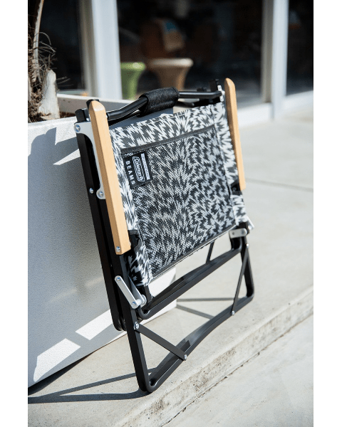 美品　イーリー キシモト × コールマン × ビームス 別注 チェア　黒 ビームス〉×〈コールマン〉×〈イーリー キシモト〉がコラボ