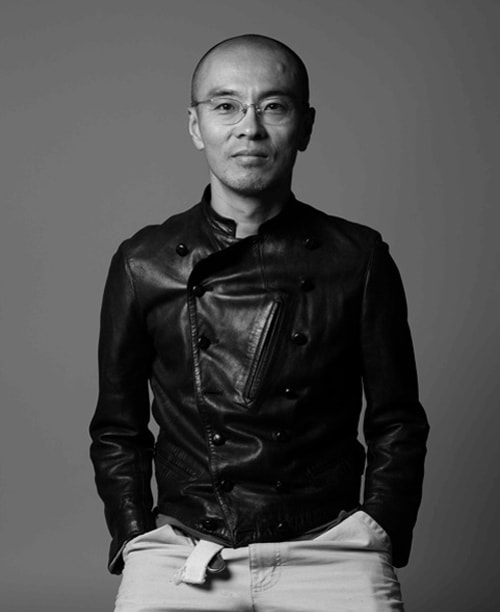 世界を舞台に活躍したヘア&メイクアップアーティストの加茂克也が綴る作品集「KAMO HEAD」