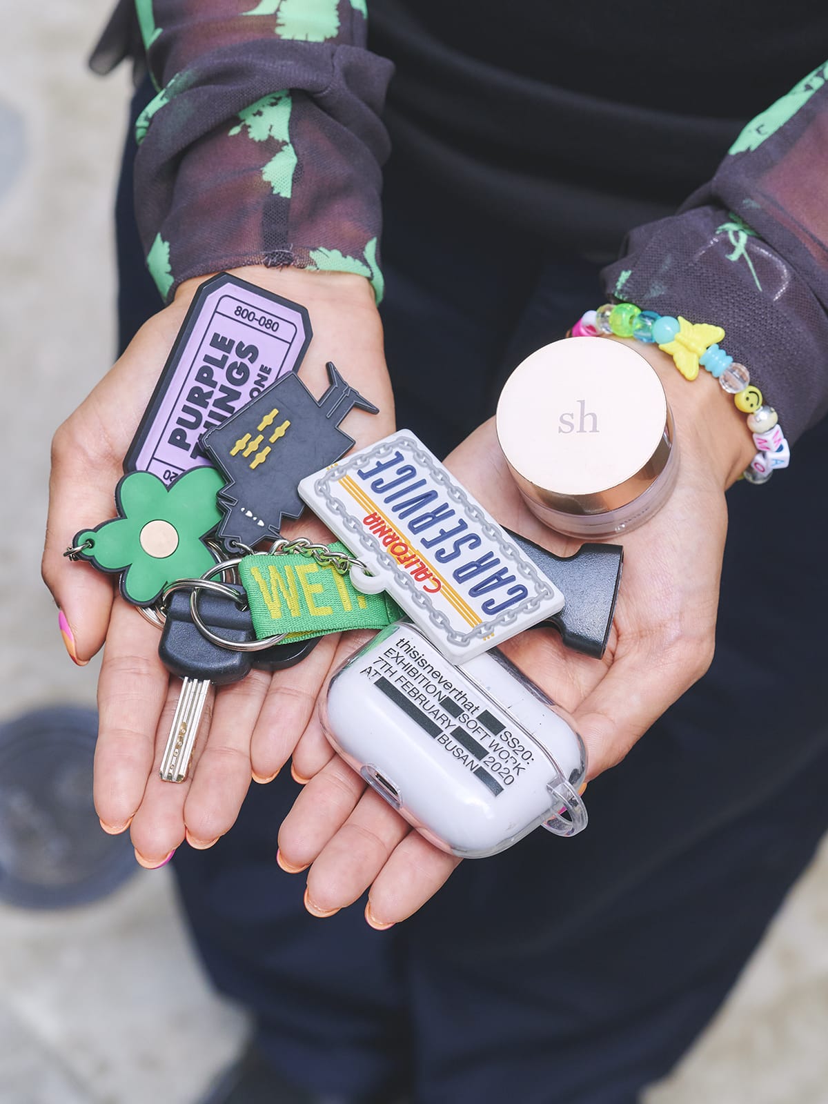 ビゴター〉のミニバッグがおしゃれの正解。GINZAレディ3人の私服