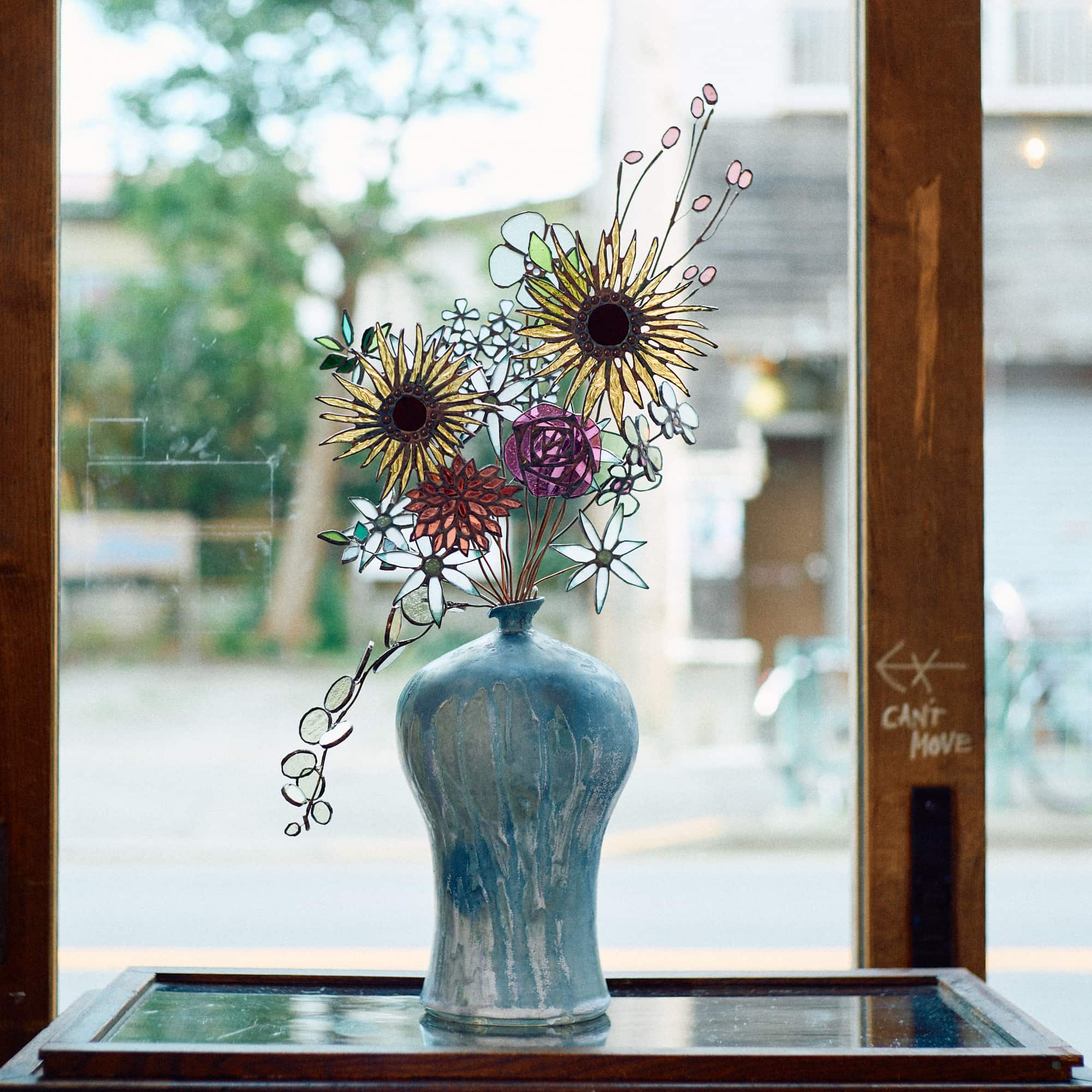 nido ステンドグラス　ガラス　造花　蓮　花瓶　作家　オブジェ　イッタラ　花器 谷中「kokonn」に咲く、ステンドグラスの花たち。13名の作家が