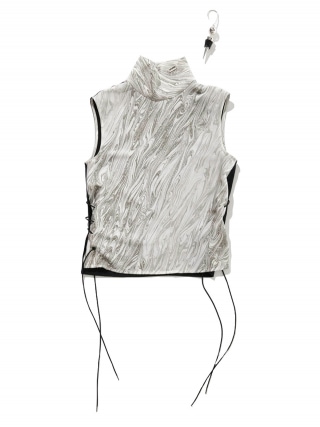 ミカゲ シンのトップス