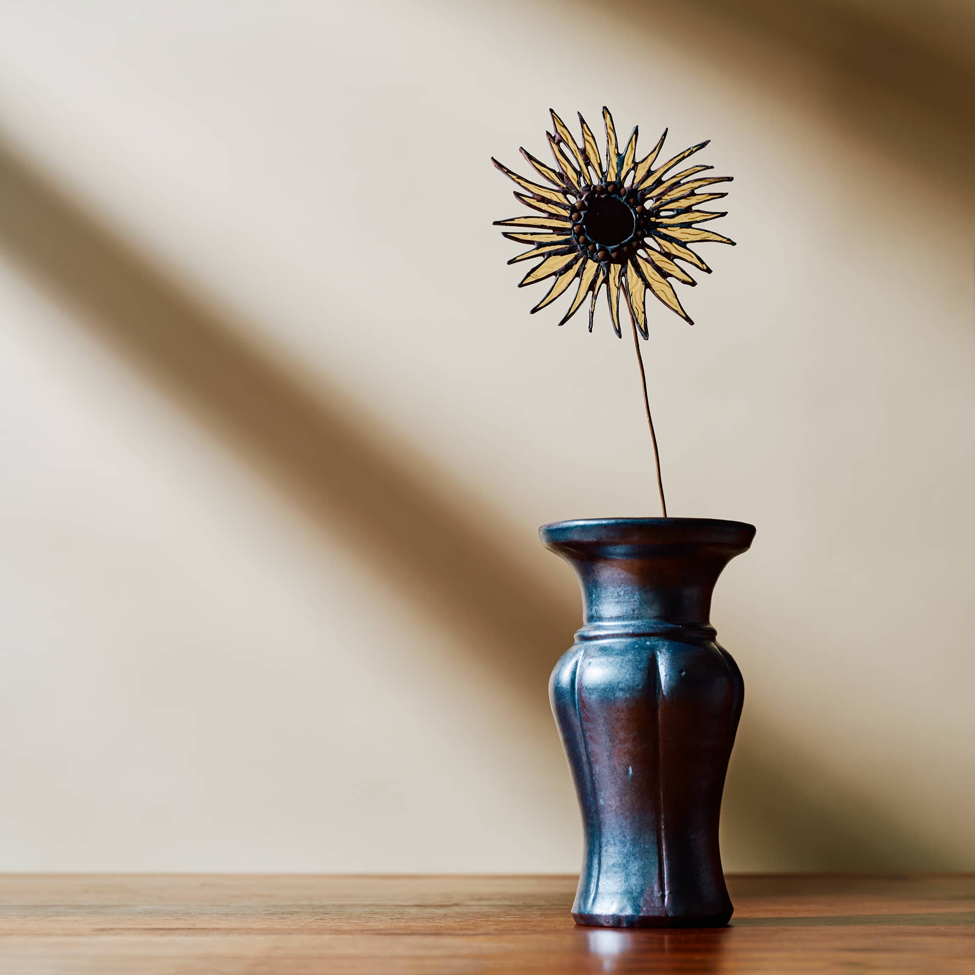 谷中「kokonn」に咲く、ステンドグラスの花たち。13名の作家が