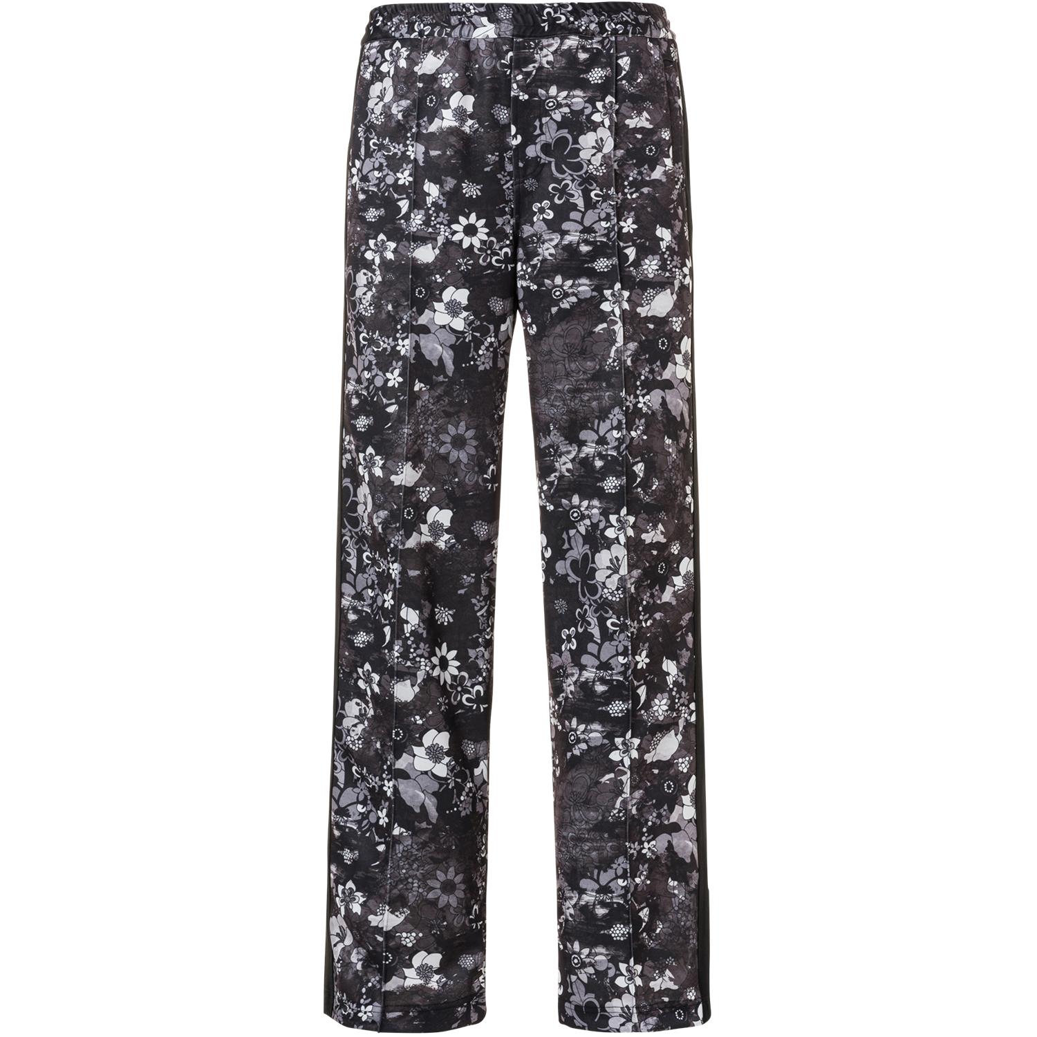 オニツカタイガー〉から花飾りのパターンを乗せた「ノワート」との