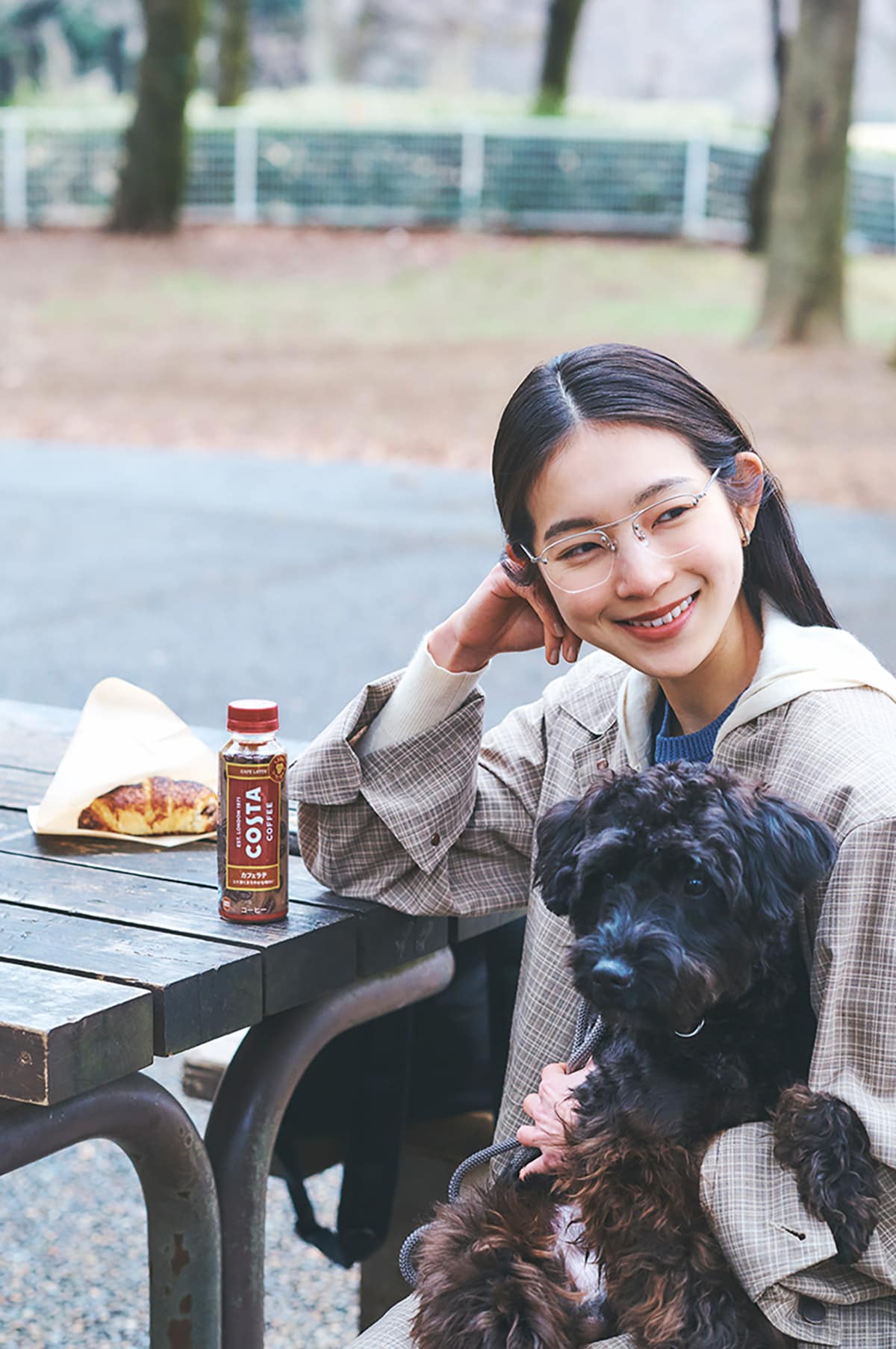 いつもの散歩に、〈コスタコーヒー〉があれば。モデル・在原みゆ紀さん