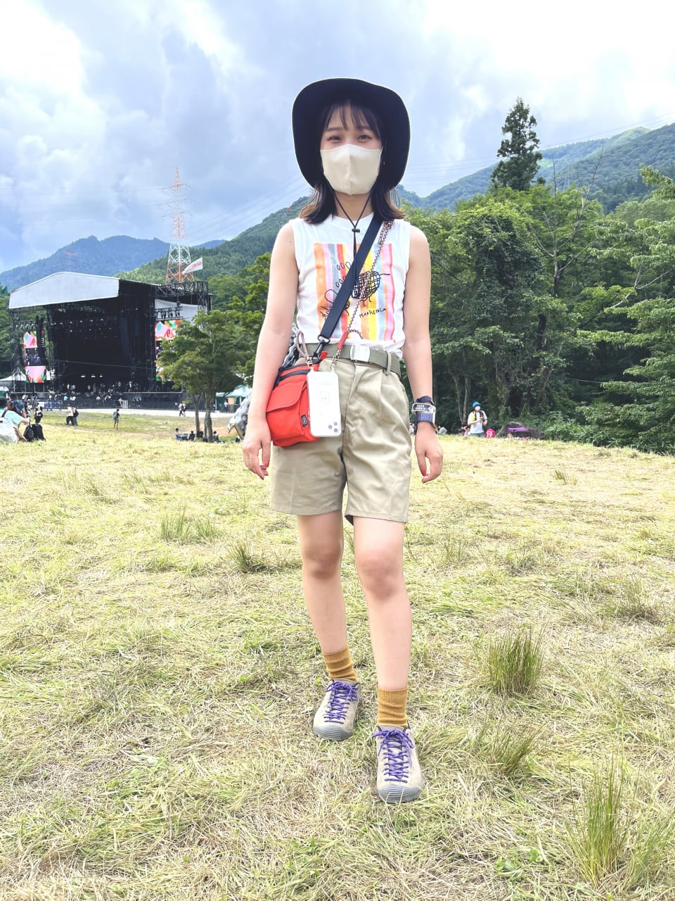 フジロック・フェスティバルでスタイルハント! vol.5 〈KEEN〉とシンプル×ヘルシーな肌見せスタイル