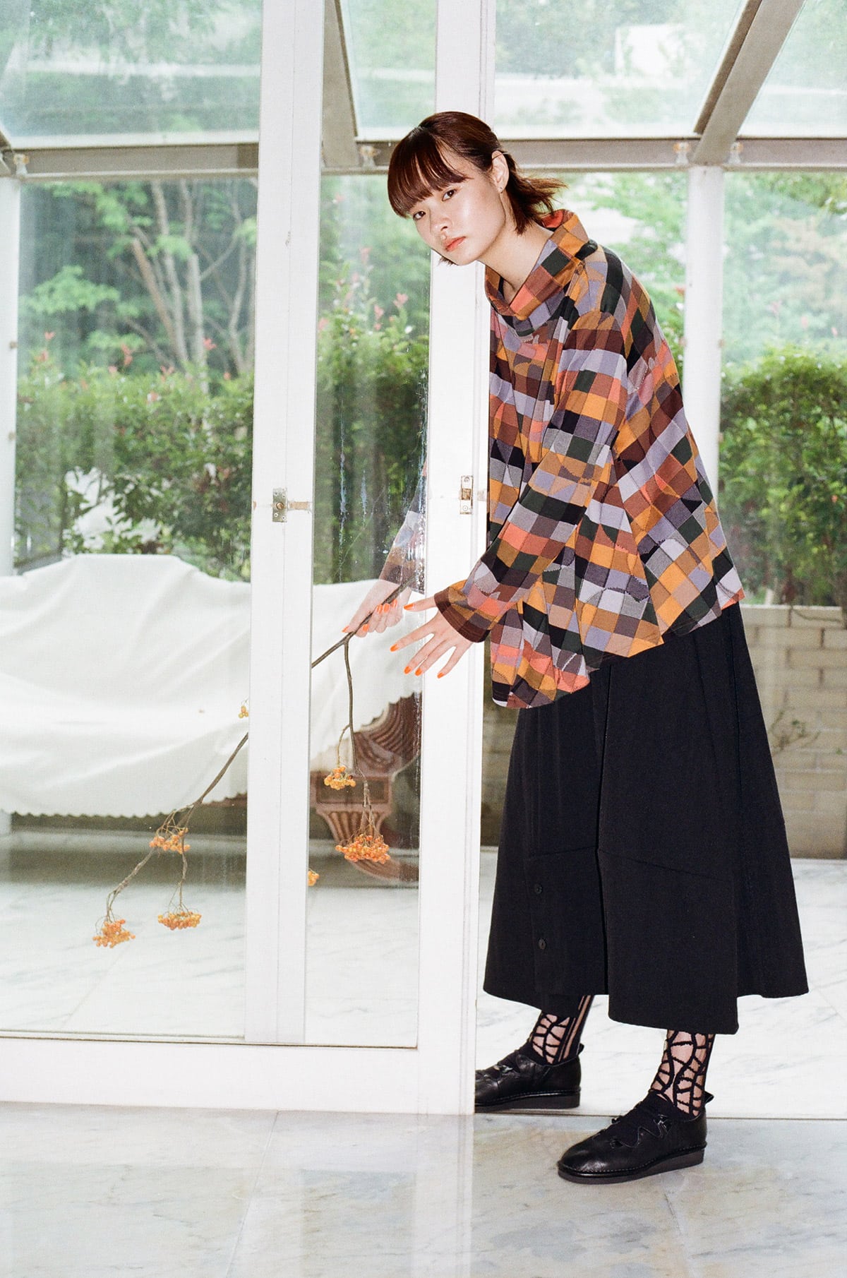 糸と柄が織りなす〈慈雨〉のリミックススタイル | 【GINZA】東京発信の