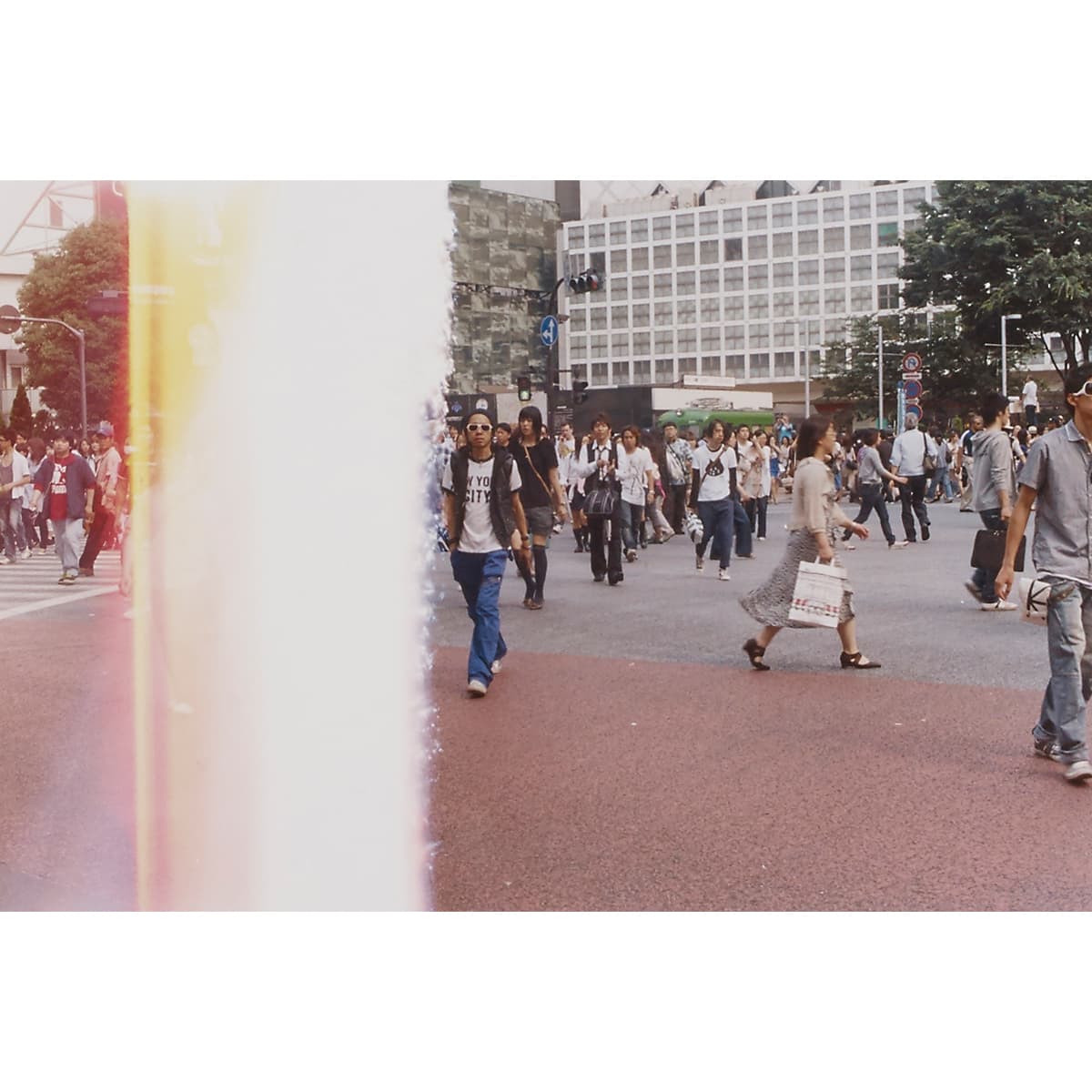 髙橋恭司の写真展『Ghost』が開催。写真家の30年を一続きの線上