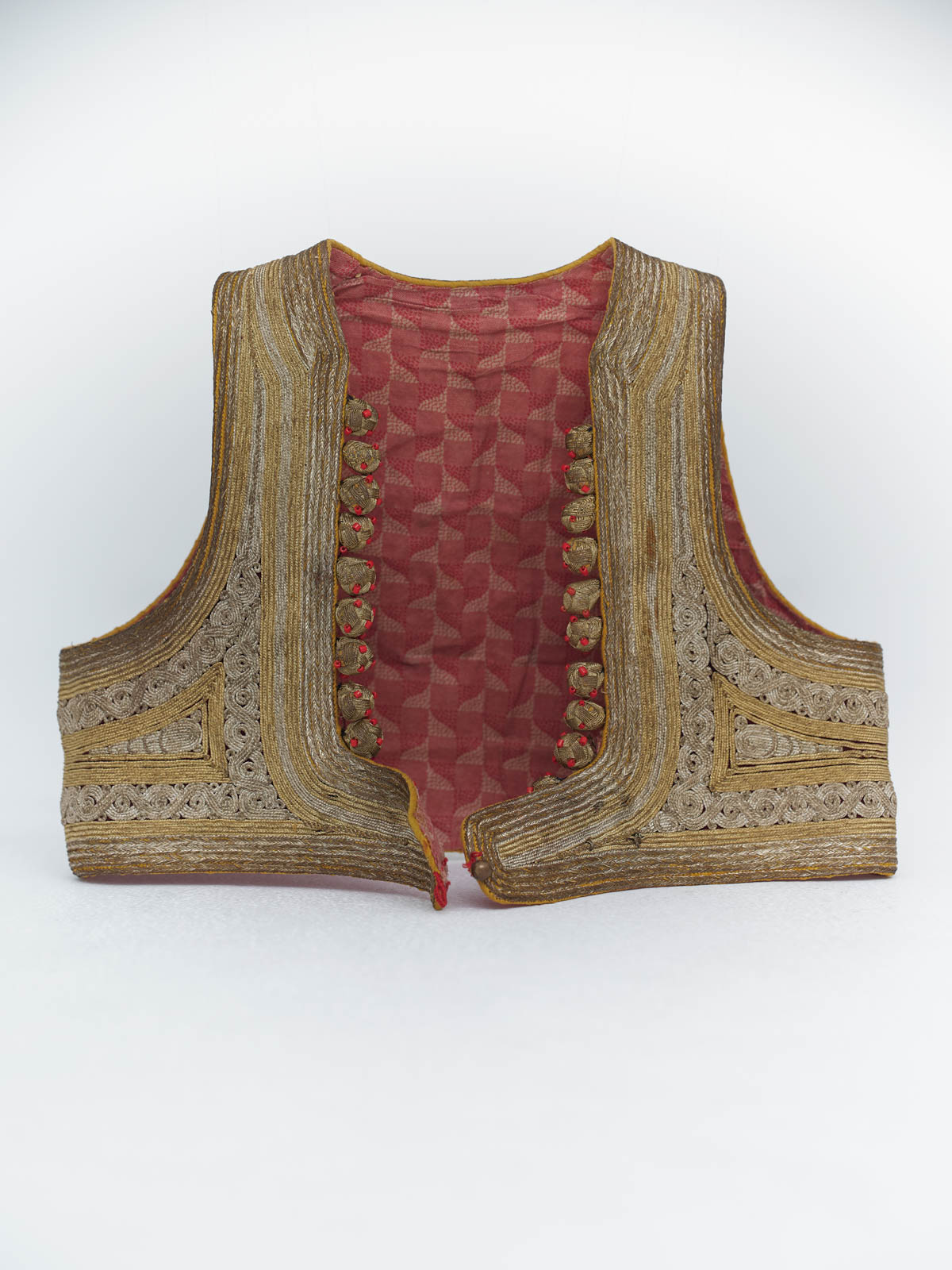 クローゼットの宝もの 島津由行さんの19世紀チェコの刺繡ベスト