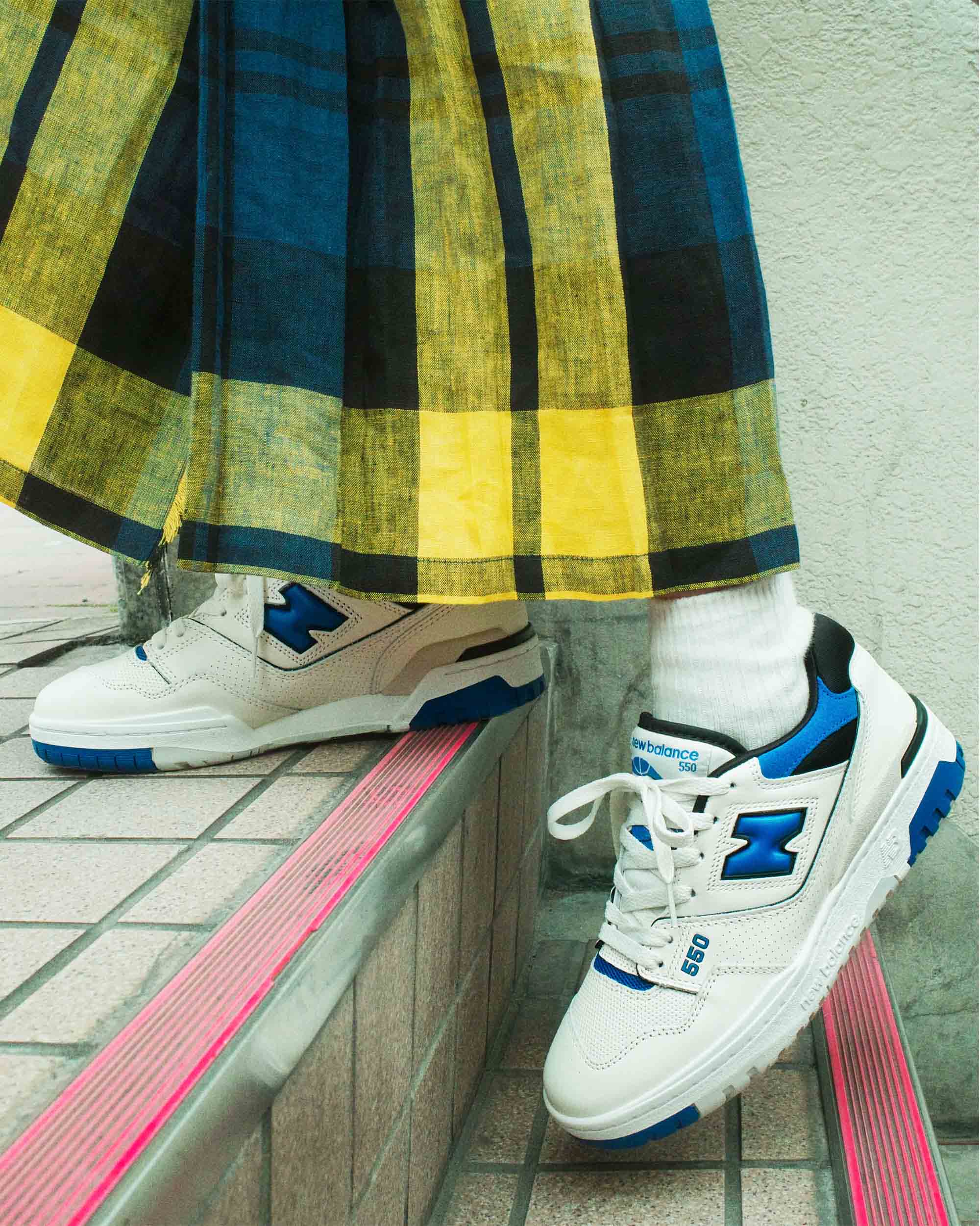 New Balance ☆ ストリート スタイルに映える 550 スニーカー ニューバランス〉らしいタイムレスな魅力を放つ「BB550」を履き